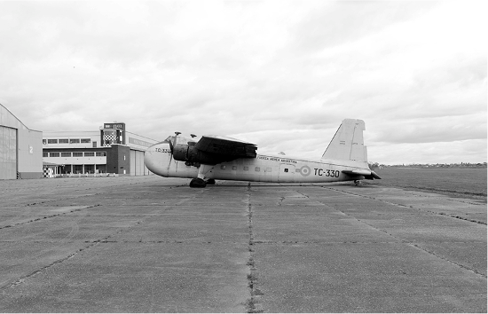 3 -Image actuelle, A. Erbetta, Ex-base militaire, VII Brigada Aérea de Moron, Bs As. Image du dictateur Videla, au centre, accompagnée des membres du gouvernement. AGN ( Archivo General de la Nacion, Argentina), Buenos Aires.